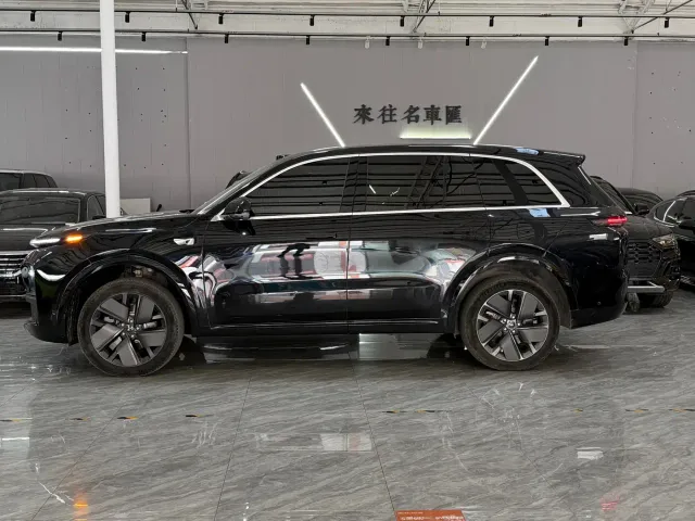 Li Auto L8 — Фото автомобиля 2