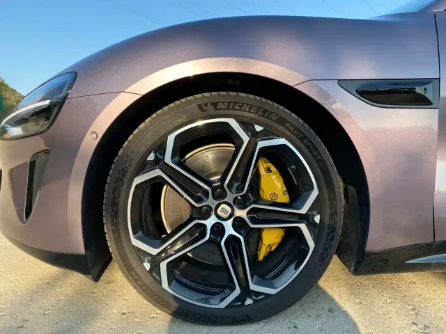 Xiaomi SU7 — Фото автомобиля 22