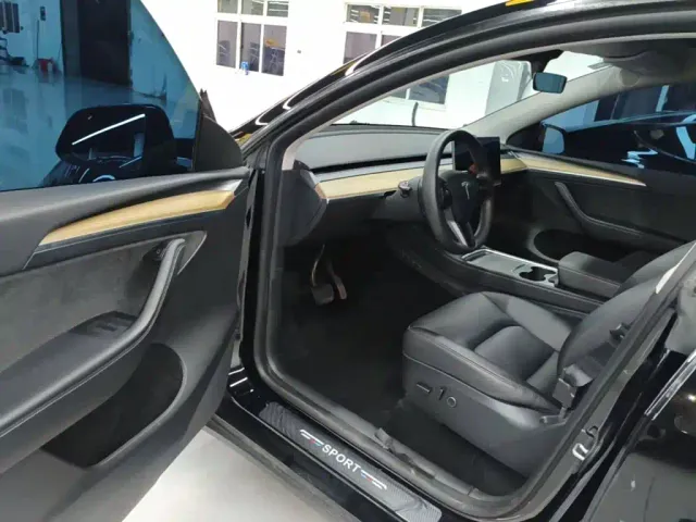 Tesla Model Y — Фото автомобиля 15