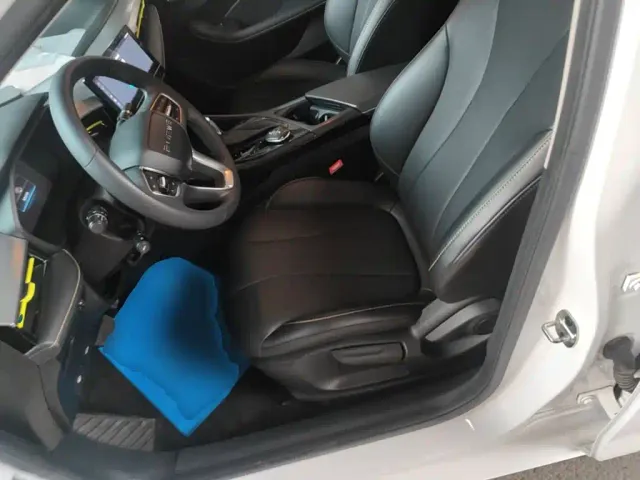 Roewe i5 — Фото автомобиля 14