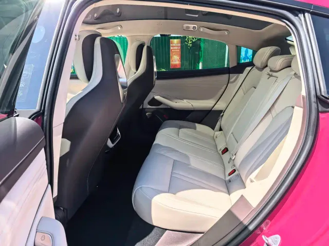 Xiaomi SU7 — Фото автомобиля 10