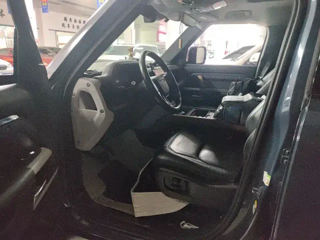 Land Rover Defender — Фото автомобиля 6