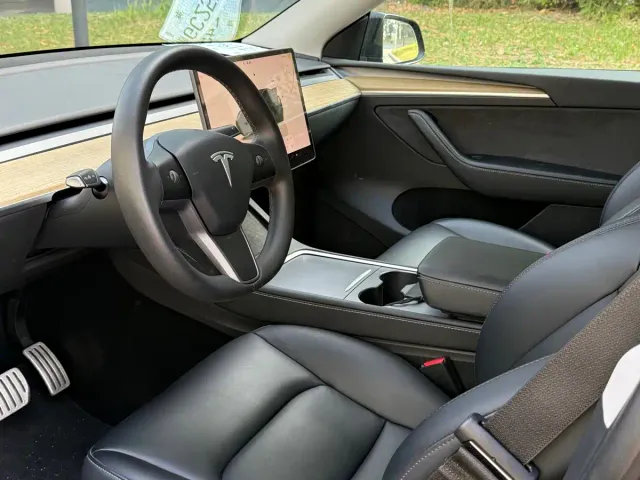 Tesla Model Y — Фото автомобиля 5