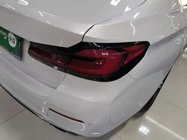 BMW 5 Series — Фото автомобиля 7