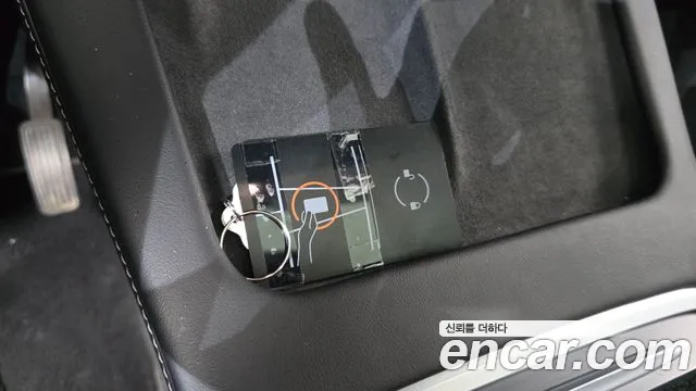 Tesla Model Y — Фото автомобиля 22