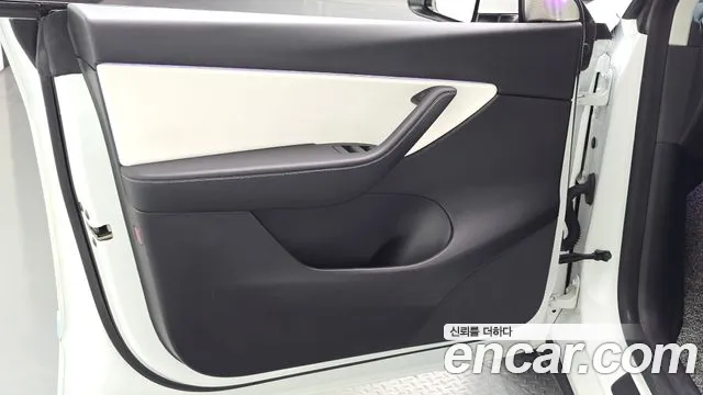 Tesla Model Y — Фото автомобиля 24