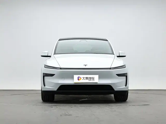 Tesla Model Y L — Фото автомобиля 2
