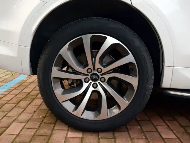 Land Rover Discovery Sport — Фото автомобиля 10