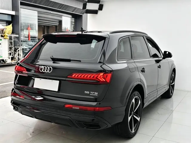 Audi Q7 — Фото автомобиля 15