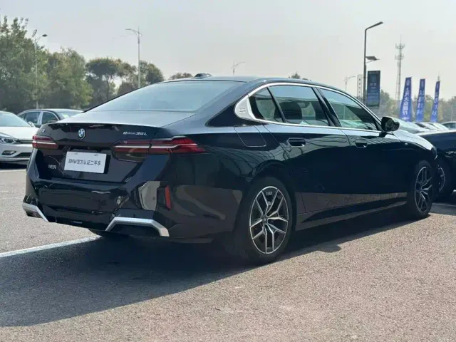 BMW i5 — Фото автомобиля 15
