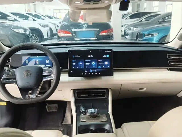 BYD Qin L — Фото автомобиля 9