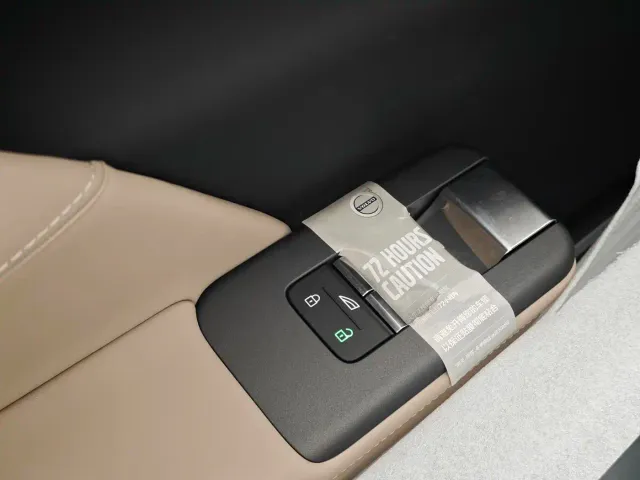 Volvo XC70 Plug-in Hybrid — Фото автомобиля 11