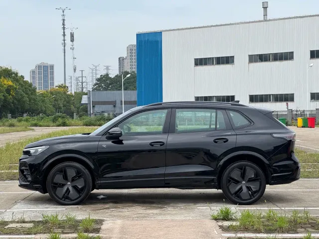 Volkswagen Tiguan L — Фото автомобиля 8