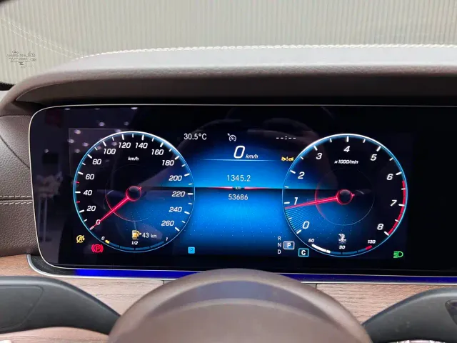 Mercedes-Benz E-Class — Фото автомобиля 5