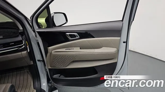 Kia Carnival Generation 4 — Фото автомобиля 24