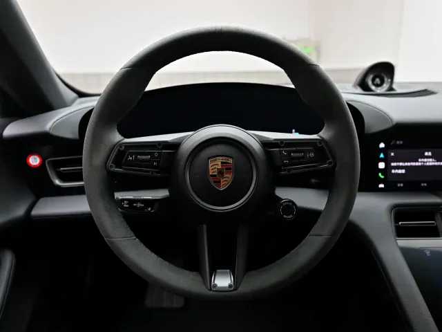 Porsche Taycan — Фото автомобиля 12