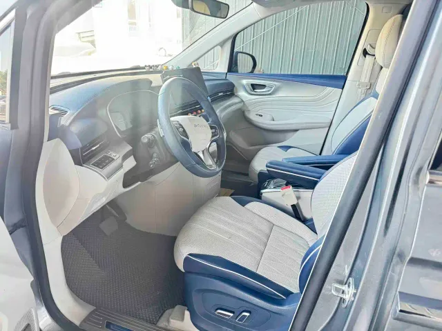 Roewe iMAX8 — Фото автомобиля 2