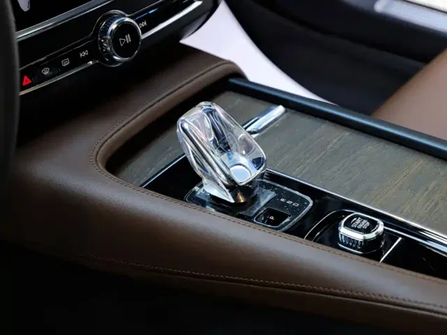 Volvo S90 — Фото автомобиля 23