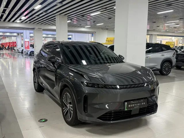 Lynk & Co 08 EM-P — Фото автомобиля 3