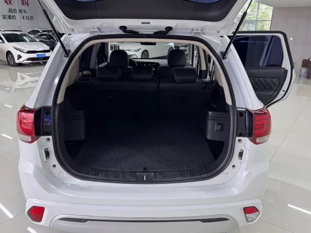 Mitsubishi Outlander — Фото автомобиля 14