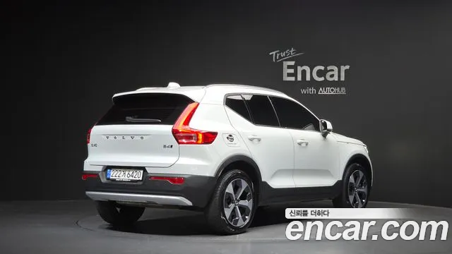 Вольво XC40 B4 Ultimate Bright — Фото автомобиля 2