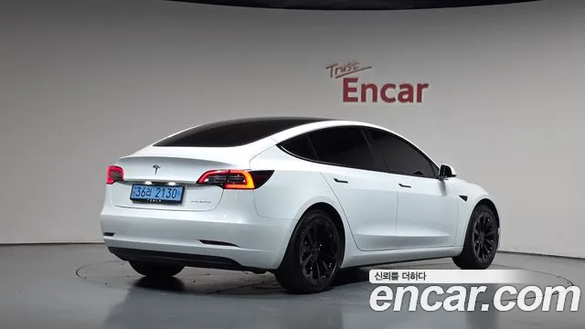 Tesla Model 3 — Фото автомобиля 2