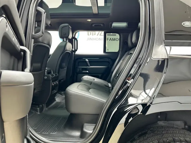 Land Rover Defender — Фото автомобиля 15