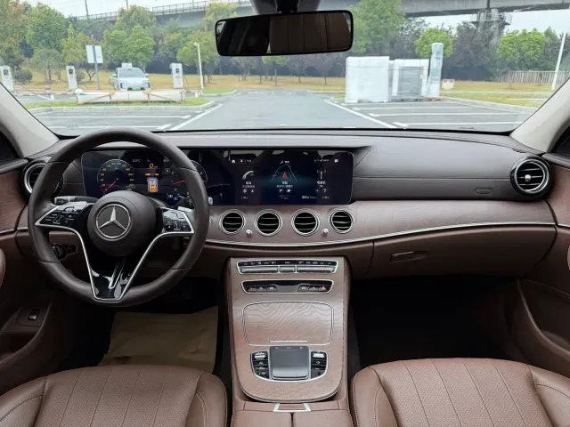 Mercedes-Benz E-Class — Фото автомобиля 14
