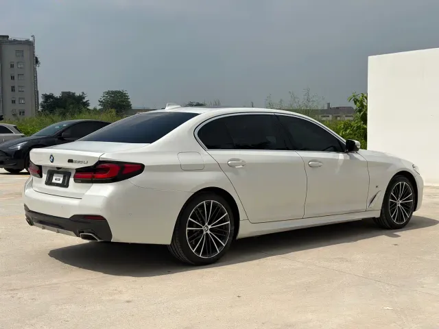 BMW 5 Series — Фото автомобиля 17
