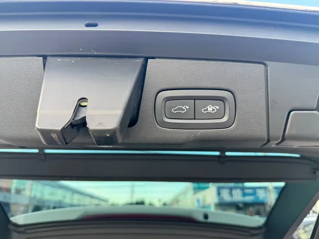 Volvo XC60 — Фото автомобиля 10