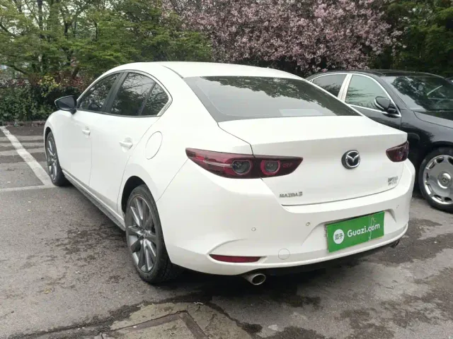 Mazda Axela — Фото автомобиля 22