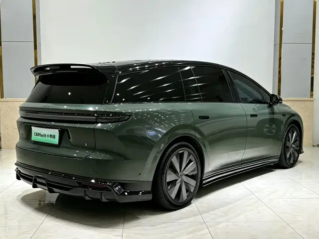 Li Auto i8 — Фото автомобиля 22