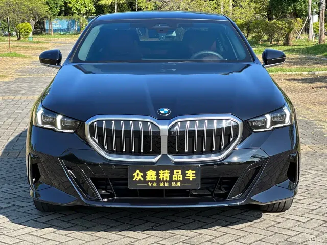 BMW 5 Series — Фото автомобиля 2