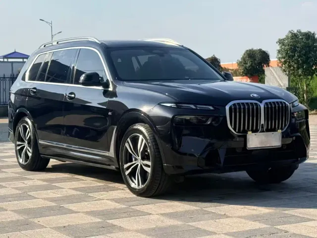 BMW X7 — Фото автомобиля 3