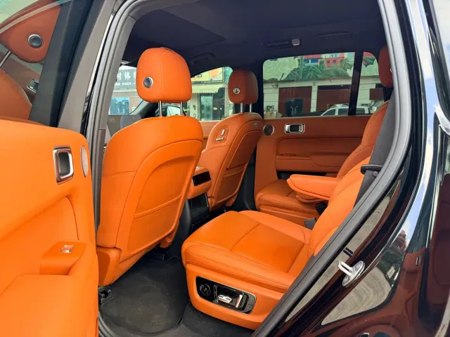 Li Auto L8 — Фото автомобиля 21