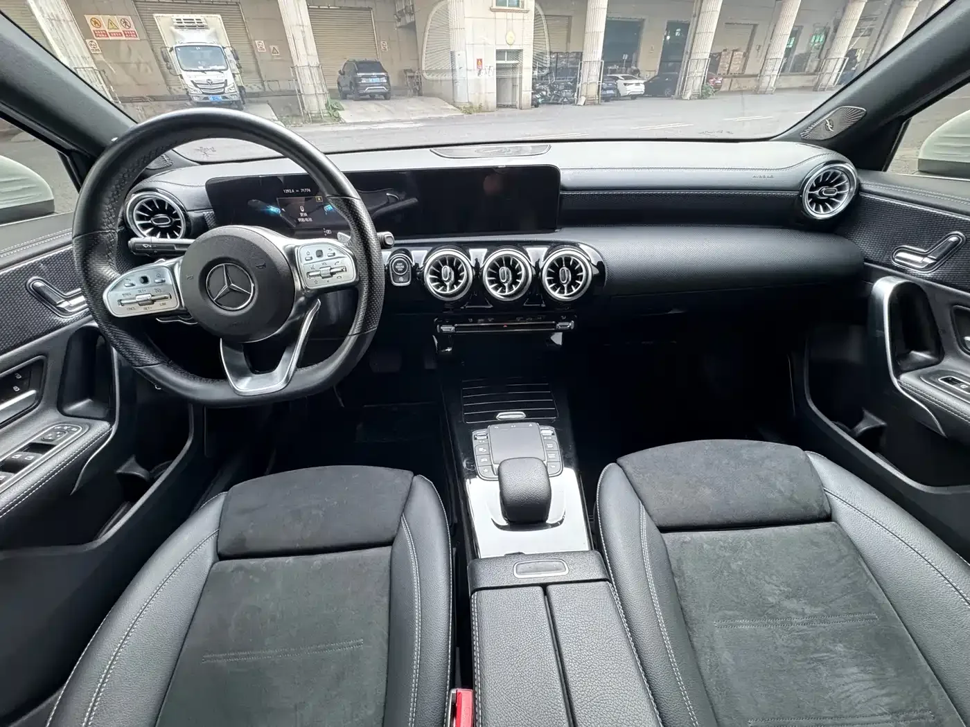 Mercedes-Benz Mercedes-Benz A-Class 2023 A 200 L Fashion — Фото автомобиля 6