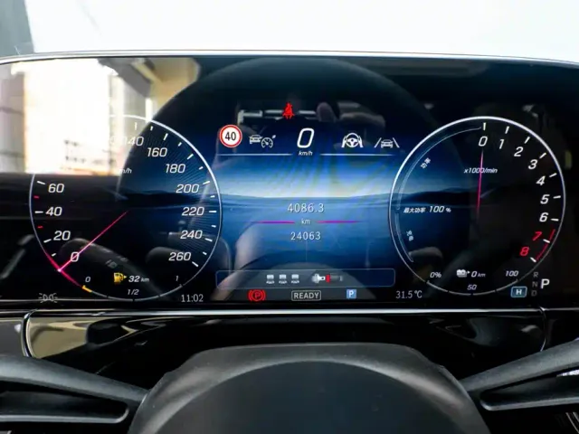 Mercedes-Benz E-Class — Фото автомобиля 13