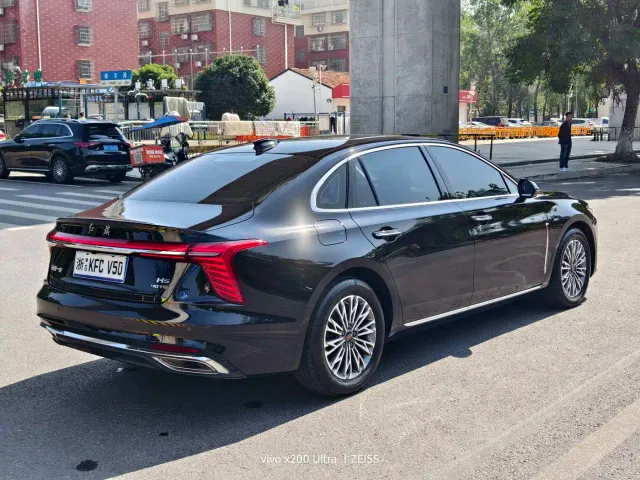 Hongqi H5 — Фото автомобиля 12