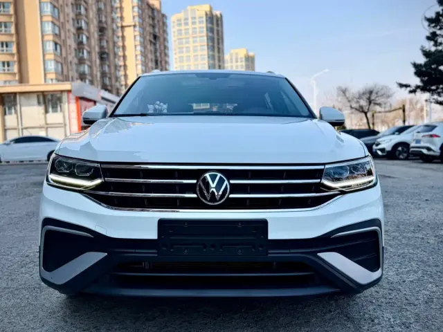 Volkswagen Tiguan L — Фото автомобиля 2