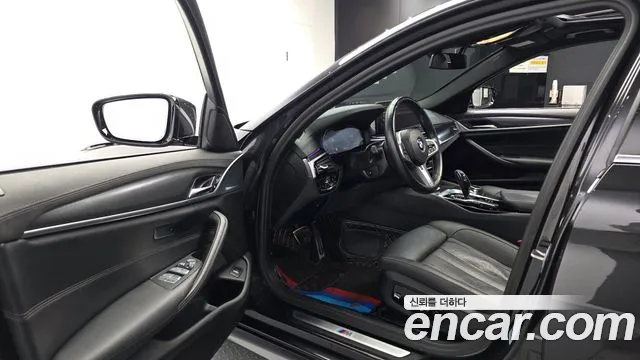BMW 5 Series G30 — Фото автомобиля 10