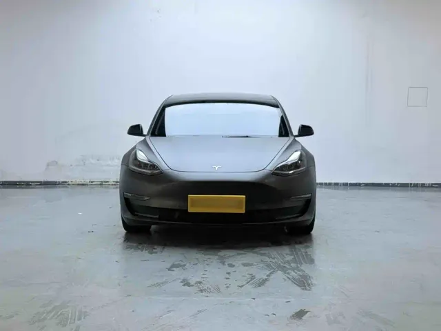 Tesla Model 3 — Фото автомобиля 2