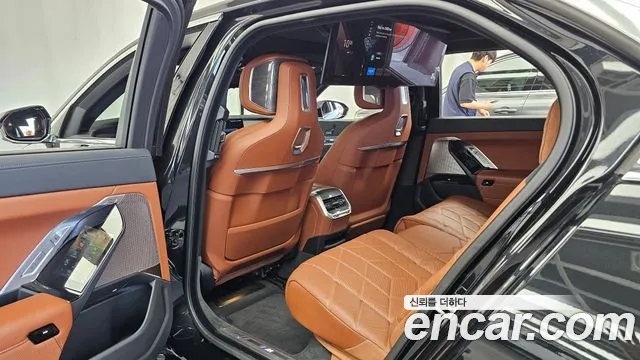 BMW 7-Series 7 серия (G70) 740i xDrive M Sport — Фото автомобиля 25