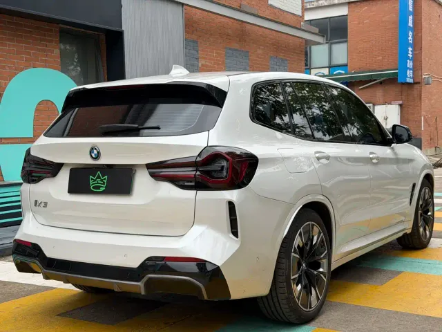 BMW iX3 — Фото автомобиля 9
