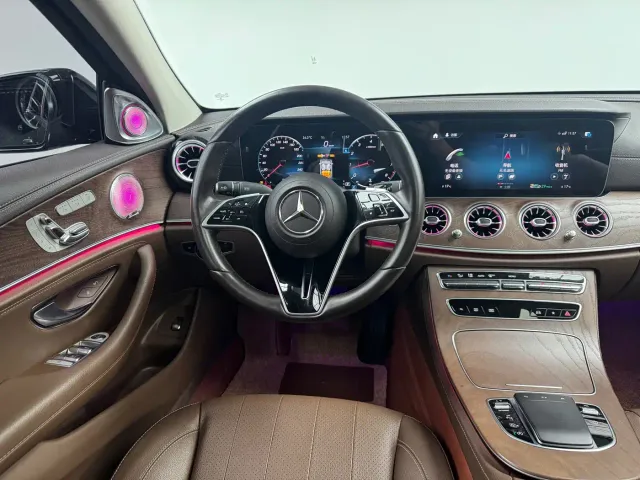 Mercedes-Benz E-Class — Фото автомобиля 13
