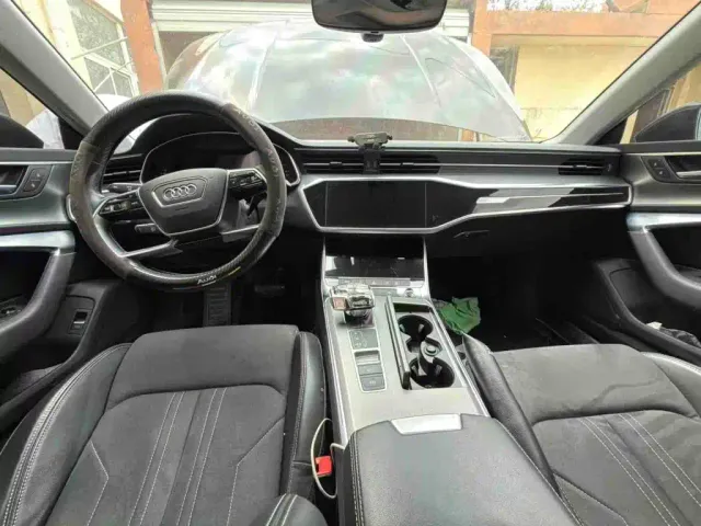 Audi A7L — Фото автомобиля 2