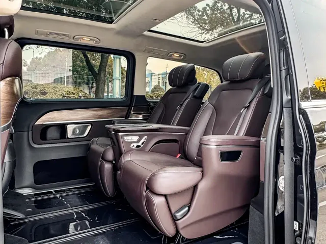 Mercedes-Benz V-Class — Фото автомобиля 12