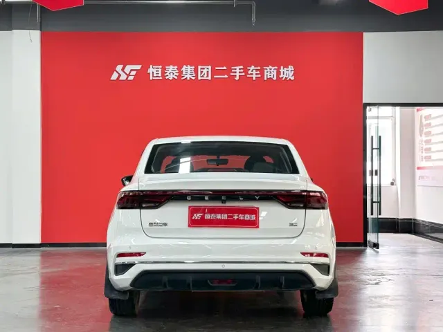 Geely Emgrand — Фото автомобиля 5