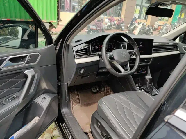 Volkswagen Tiguan L — Фото автомобиля 13