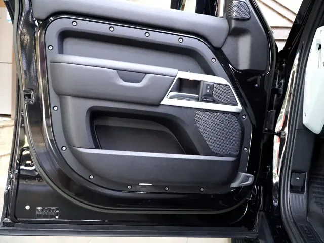 Land Rover Defender — Фото автомобиля 18