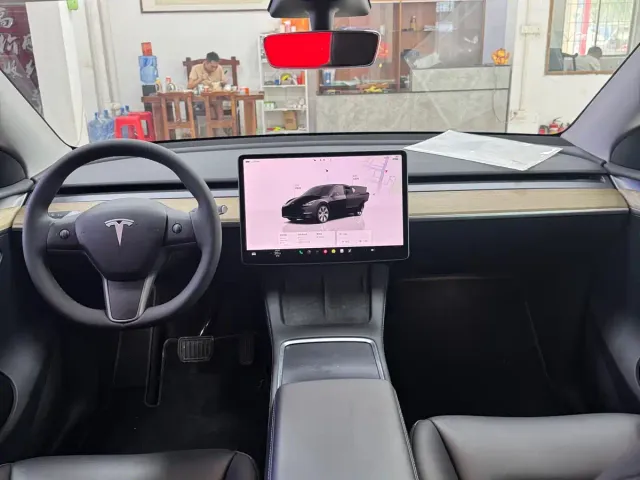 Tesla Model Y — Фото автомобиля 6